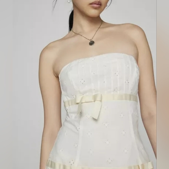 Kimchi Blue Women's White Violetta Eyelet Strapless Mini Dress LARGE - Picture 4 of 10